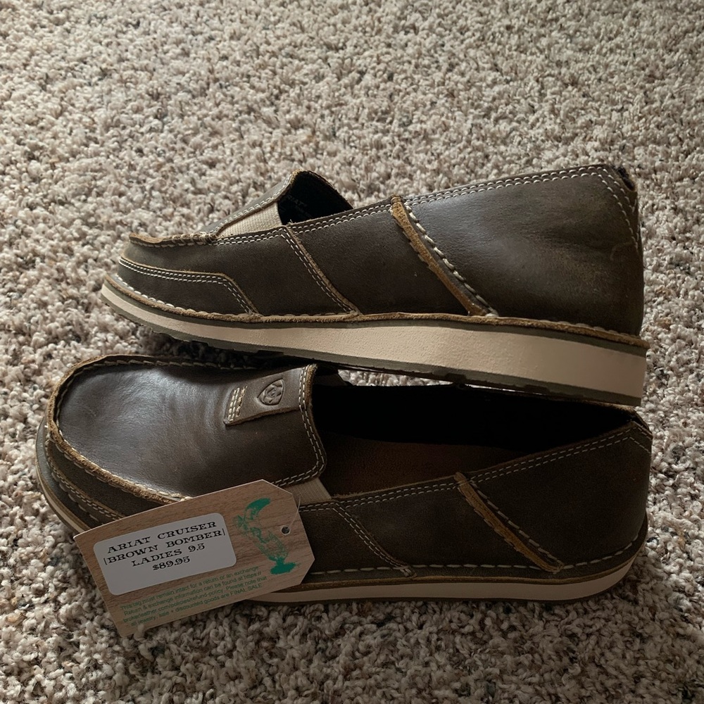 Ariat Cruisers NWT